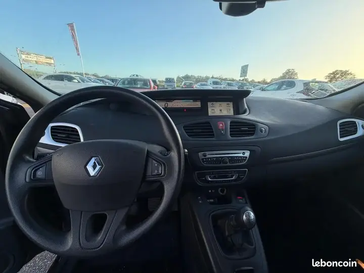 Renault Grand Scenic 2010 photo 4