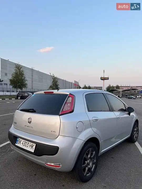 Fiat Punto 2011 photo 4