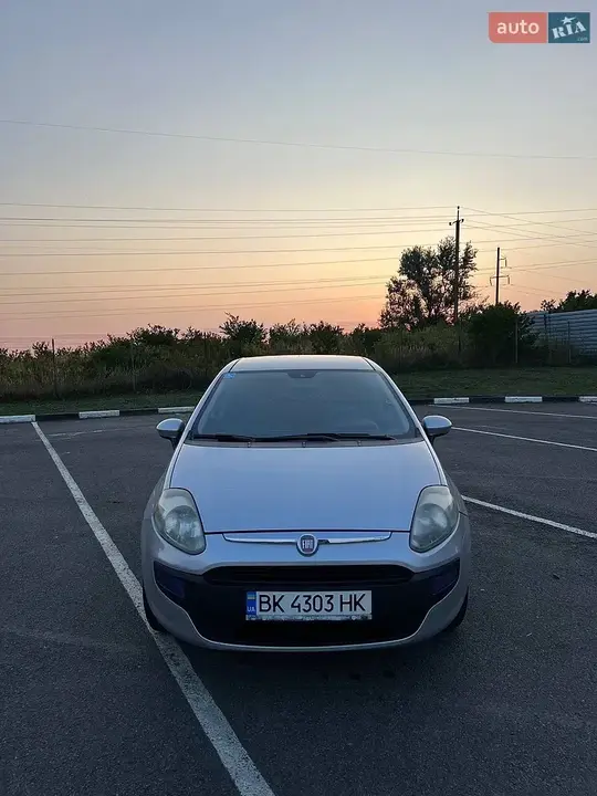 Fiat Punto 2011 photo 5