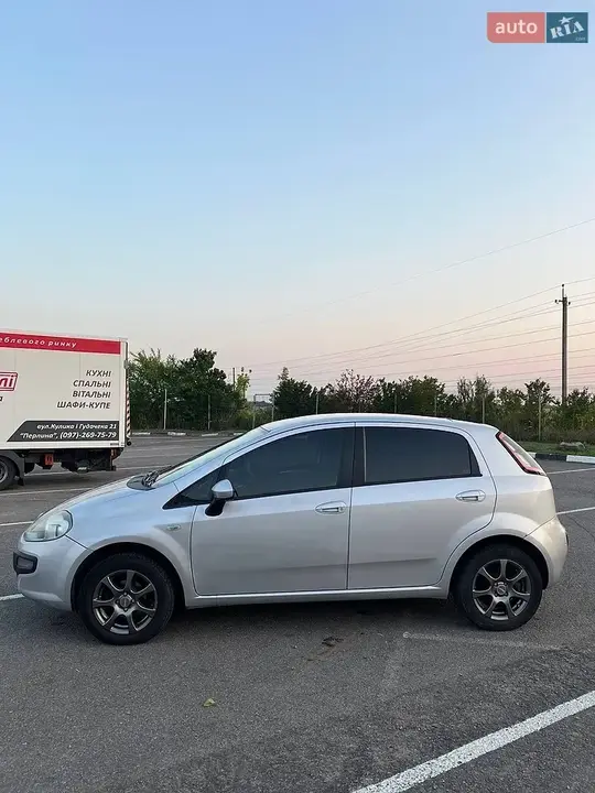 Fiat Punto 2011 photo 3