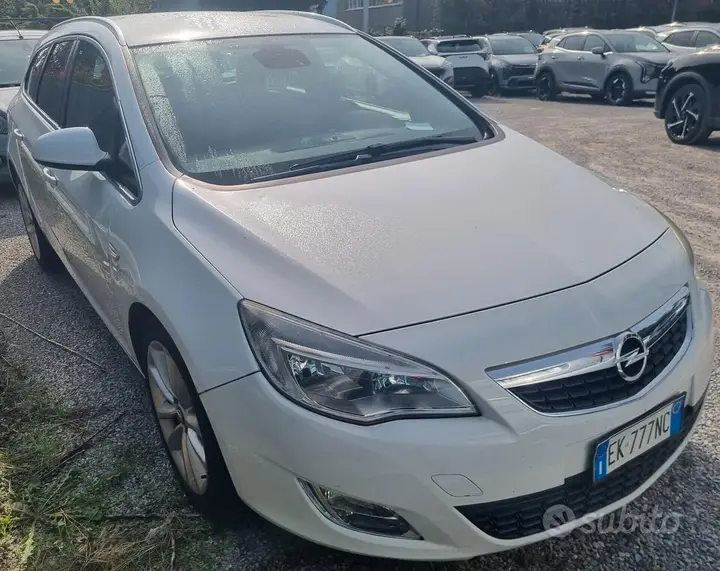 Opel Astra 2012 photo 2