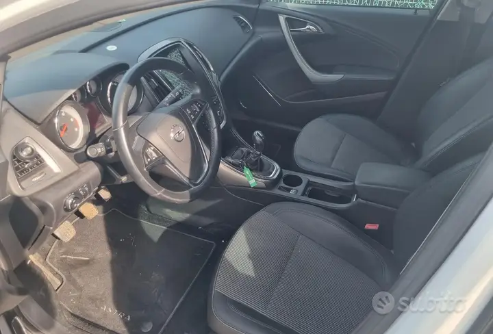 Opel Astra 2012 photo 4