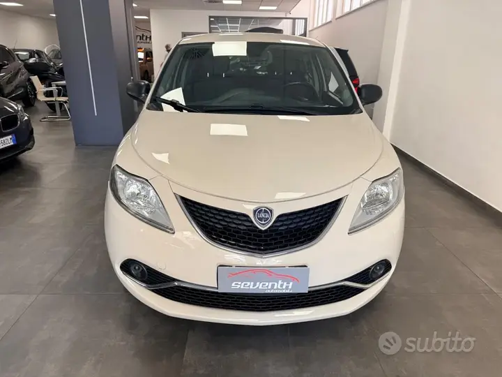 Lancia Ypsilon 2018 photo 2
