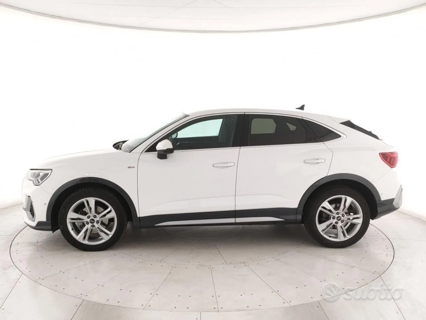 Audi Q3 2023 photo 2