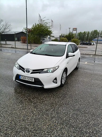 Toyota Auris 2015 photo 2