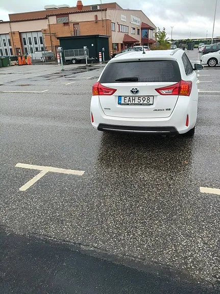 Toyota Auris 2015 photo 3