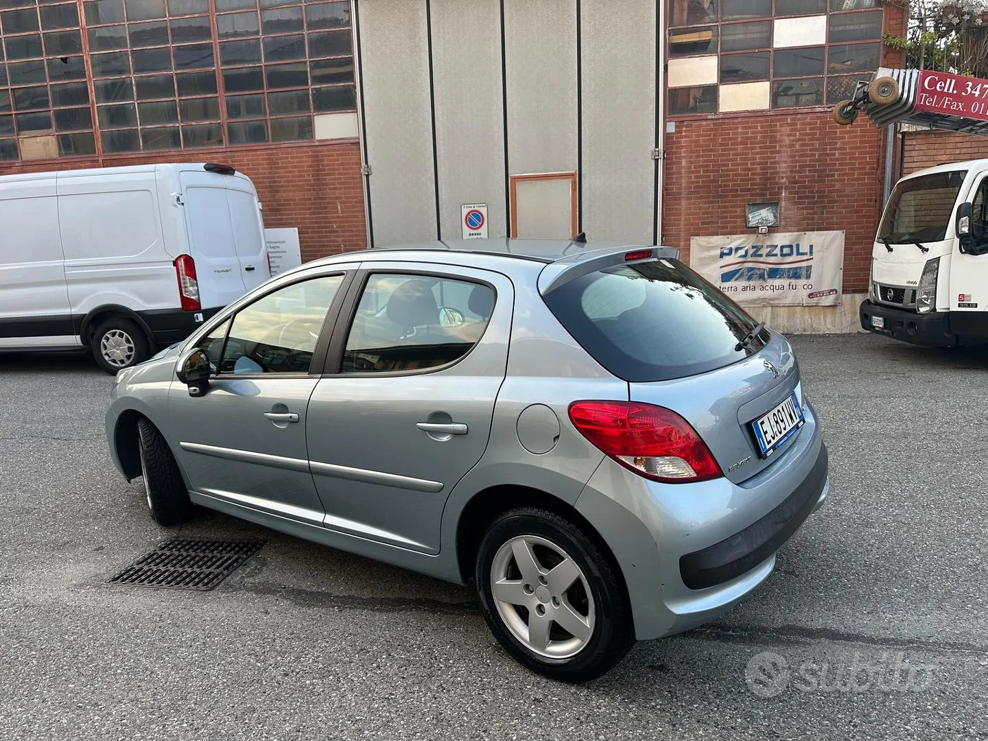Peugeot 207 2011 photo 3