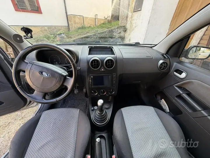 Ford Fusion 2005 photo 4