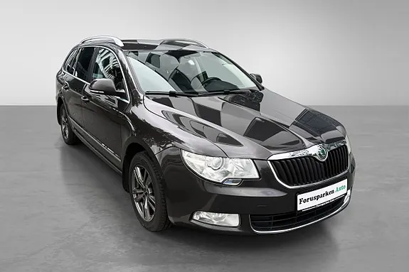 Skoda Superb 2012 photo 4