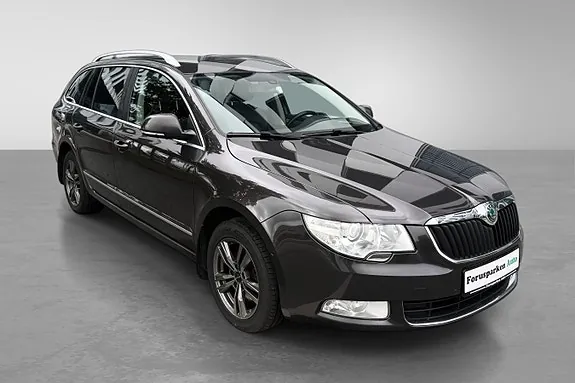 Skoda Superb 2012 photo 5
