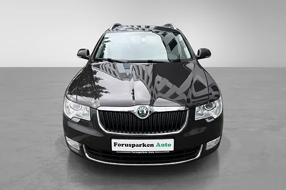 Skoda Superb 2012 photo 2