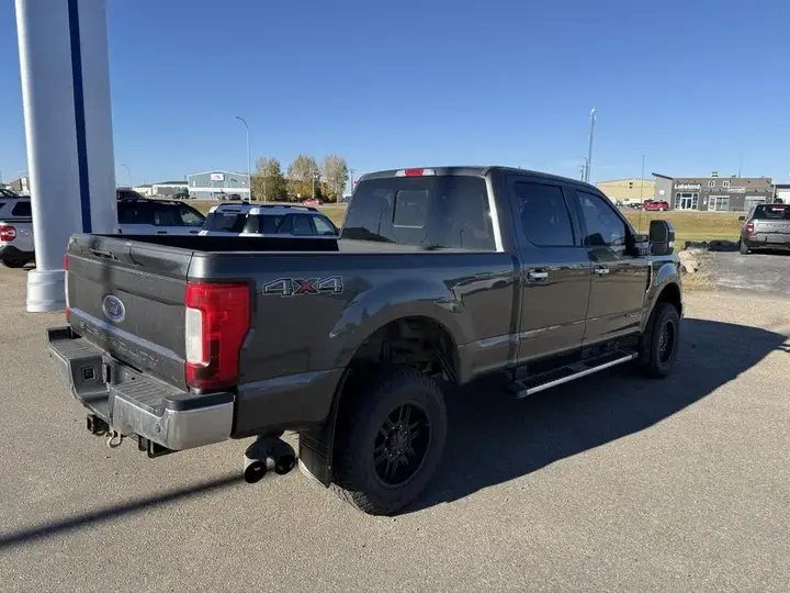 Ford Super Duty F-350 2017 photo 3