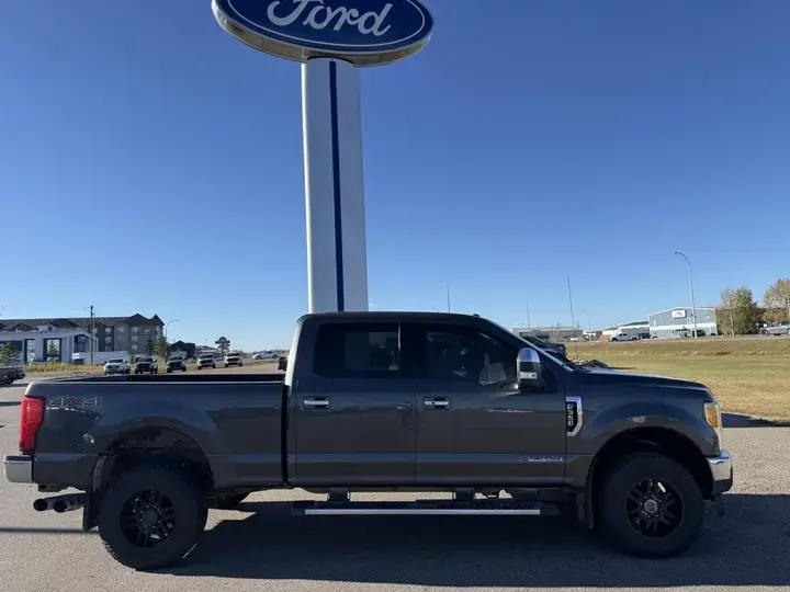 Ford Super Duty F-350 2017 photo 2