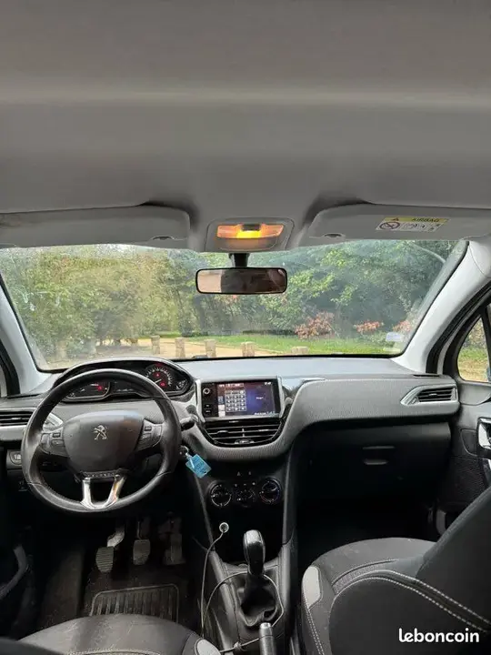 Peugeot 208 2016 photo 3