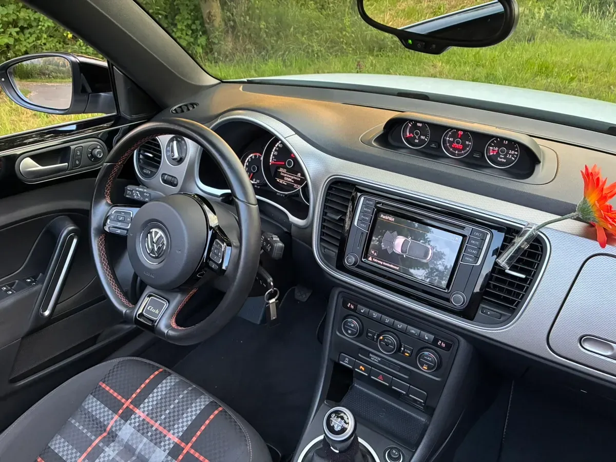 Volkswagen Beetle 2016 photo 2