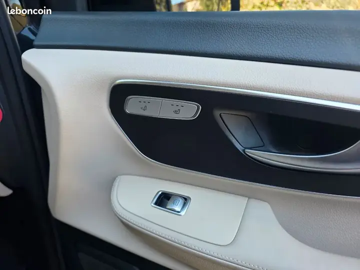 Mercedes-Benz V 2023 photo 4
