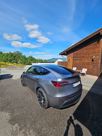 Tesla Model Y 2023 photo 3