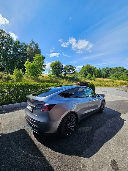 Tesla Model Y 2023 photo 5