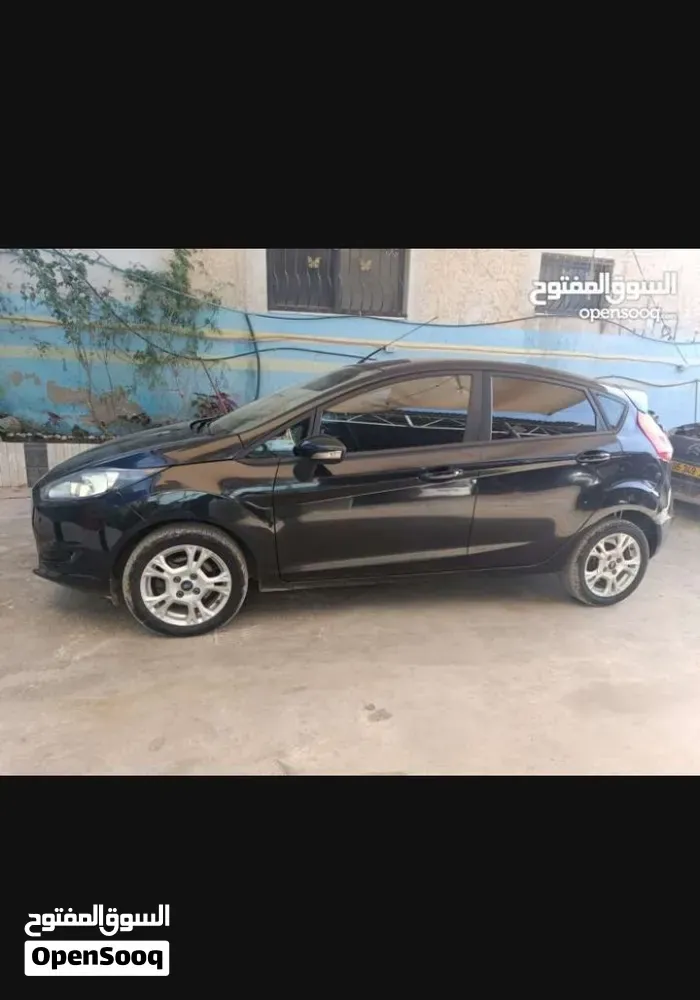 Ford Fiesta 2015 photo 2