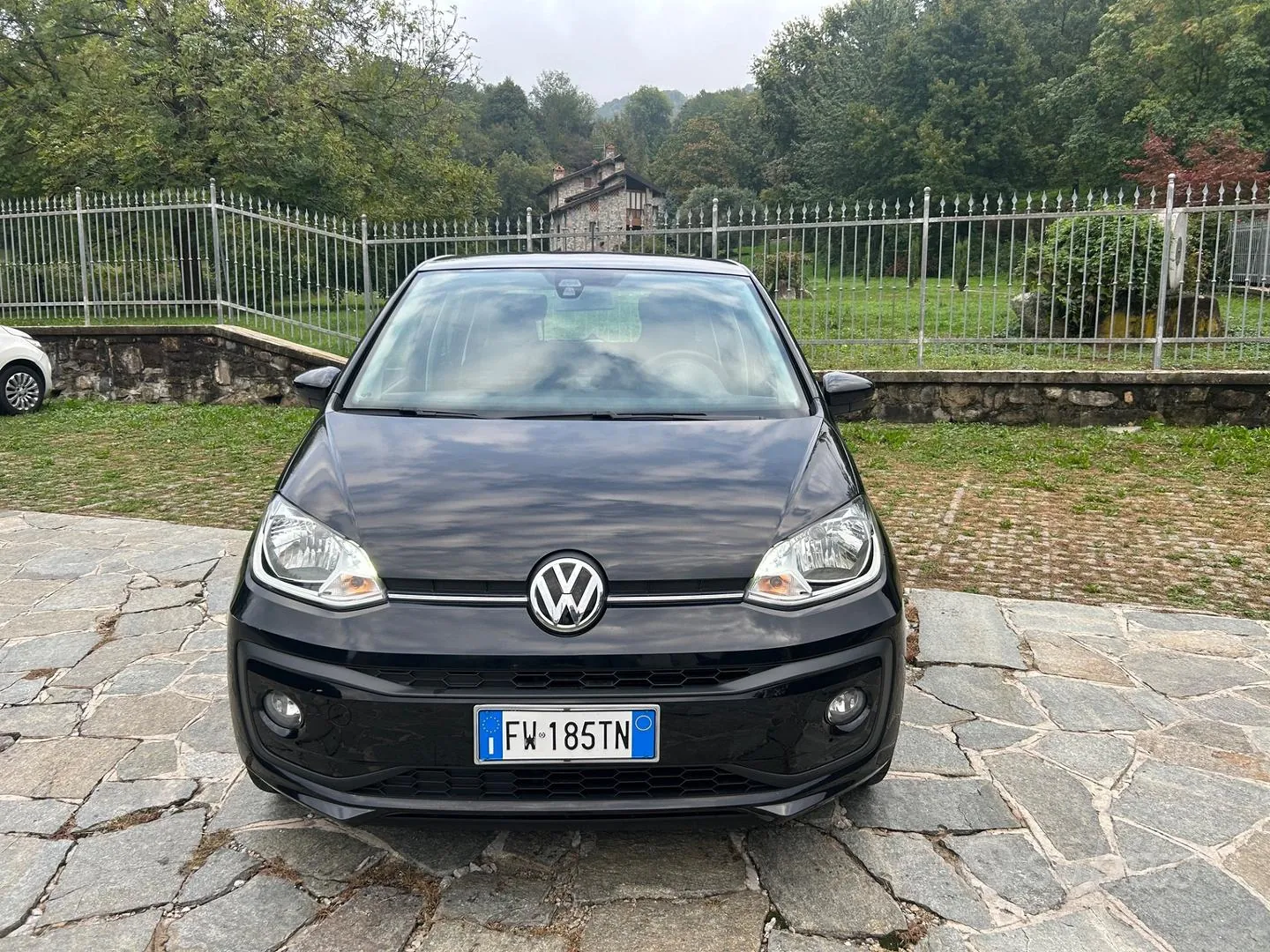 Volkswagen Up 2019 photo 2