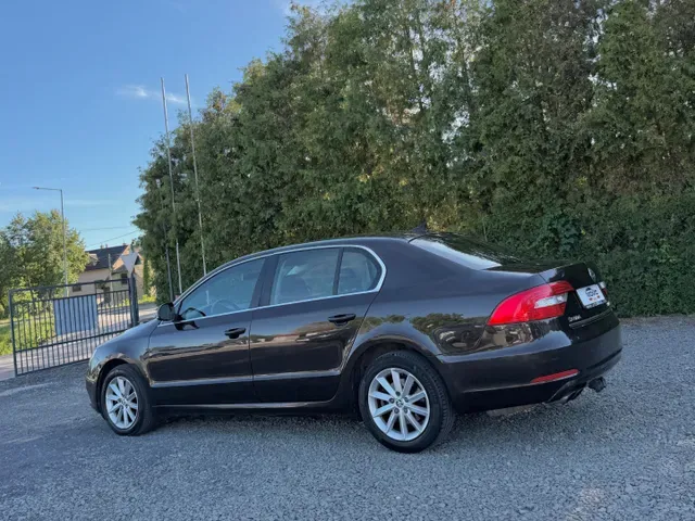 Skoda Superb 2014 photo 4