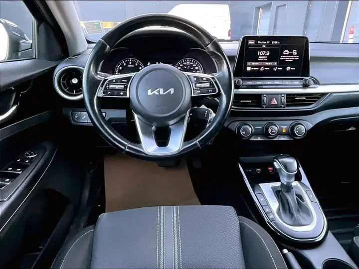 Kia Forte5 2022 photo 5