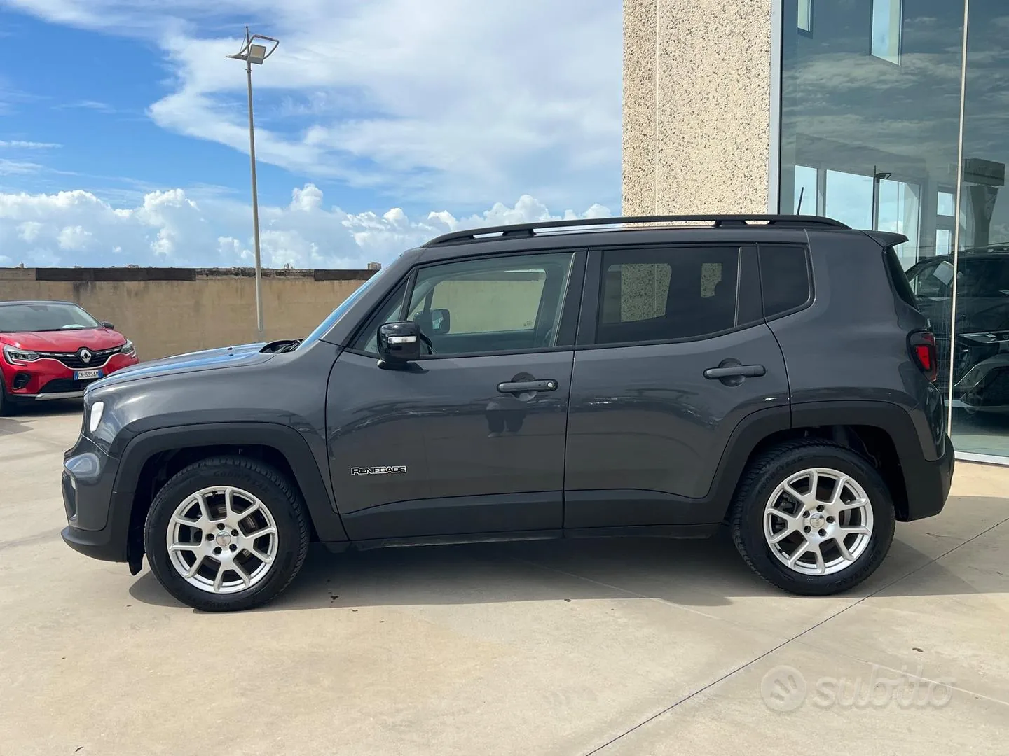 Jeep Renegade 2023 photo 2