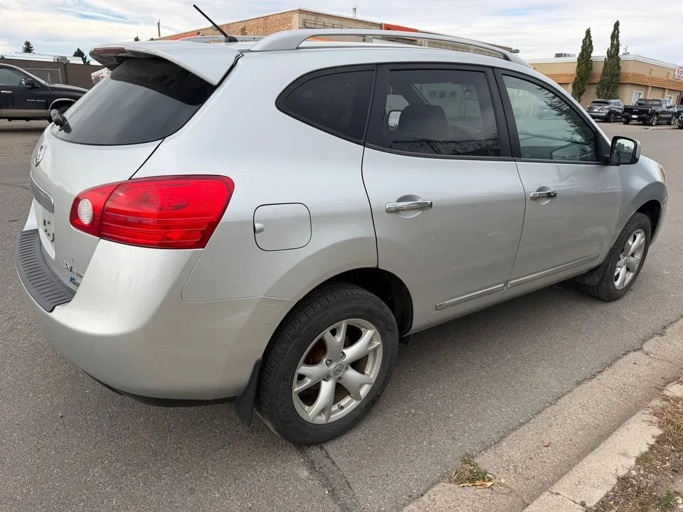 Nissan Rogue 2011 photo 2