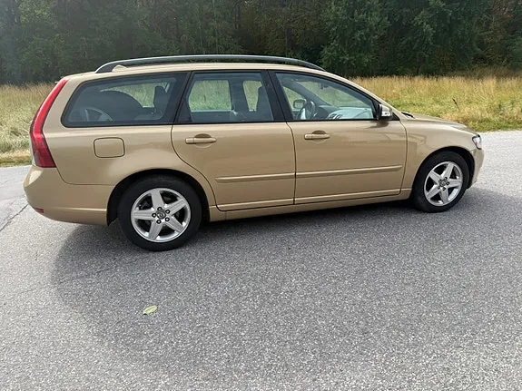 Volvo V50 2008 photo 2