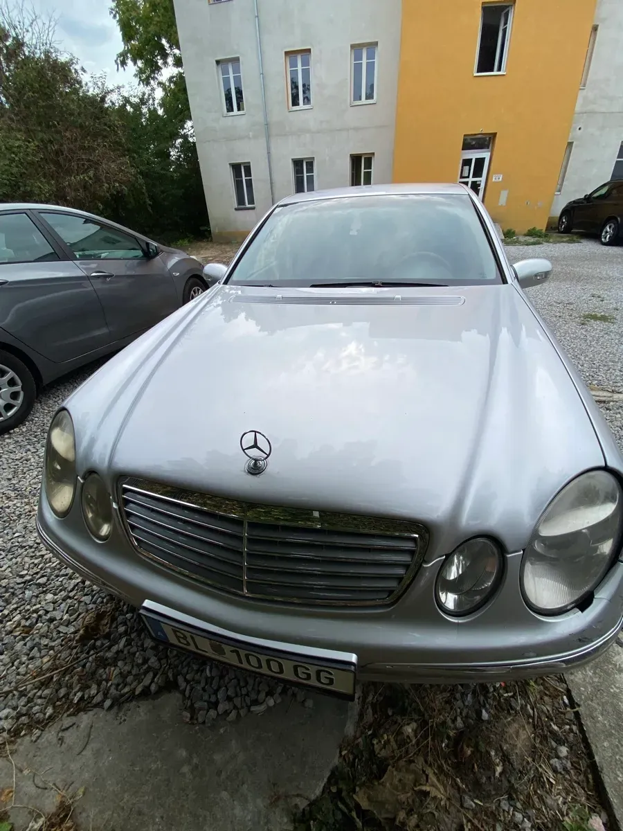 Mercedes-Benz E-Class 2002 photo 3