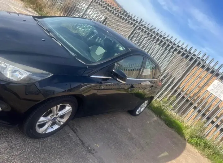 Ford Focus 2011 photo 2