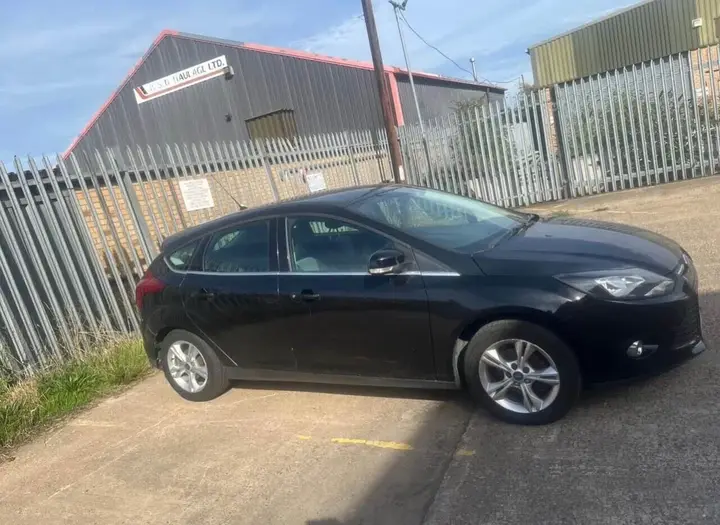Ford Focus 2011 photo 3