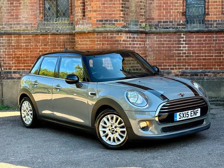 Mini Hatch 2015 photo 2
