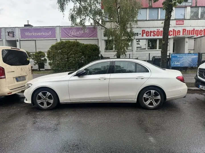 Mercedes-Benz E 200D