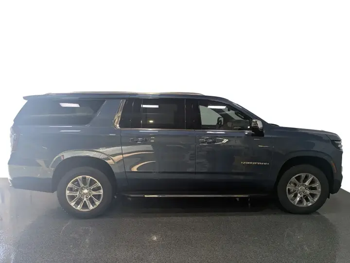 Chevrolet Suburban 2026 photo 2