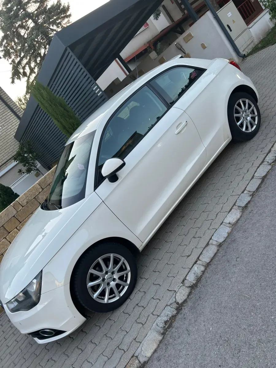 Audi A1 2011 photo 3