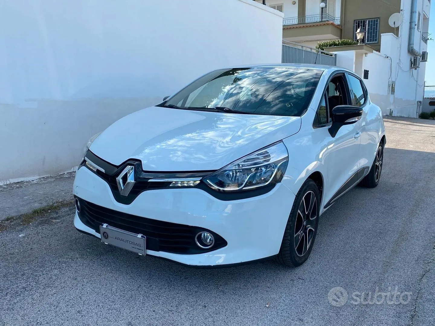 Renault Clio 2013 photo 2