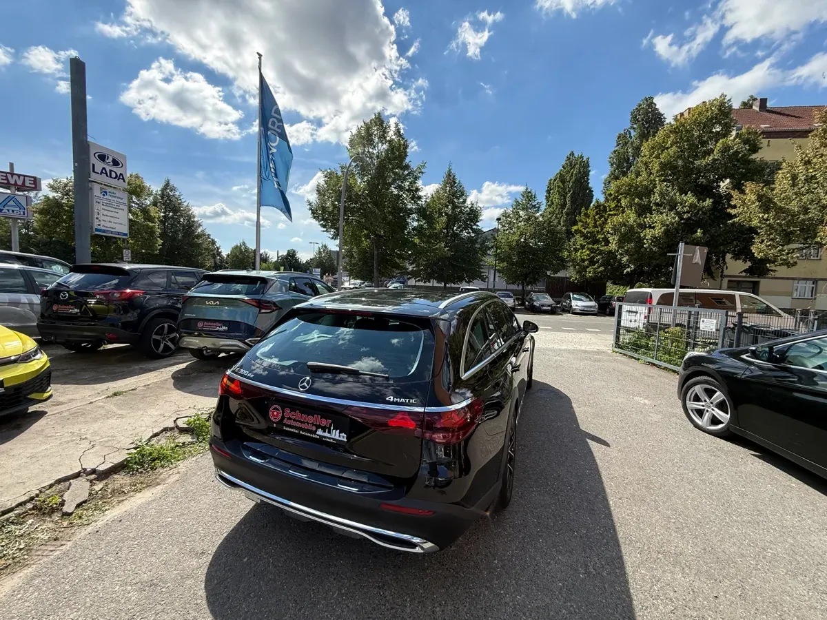 Mercedes-Benz E-Class 2024 photo 2
