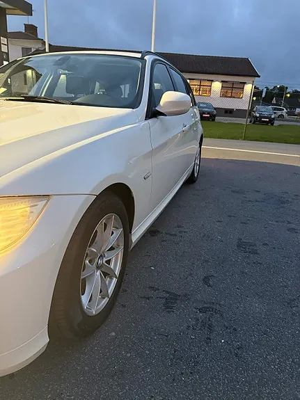 BMW 318D 2011 photo 3