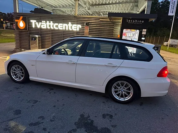 BMW 318D 2011 photo 4