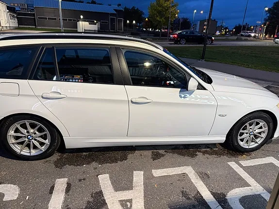 BMW 318D 2011 photo 5