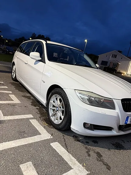 BMW 318D 2011 photo 2