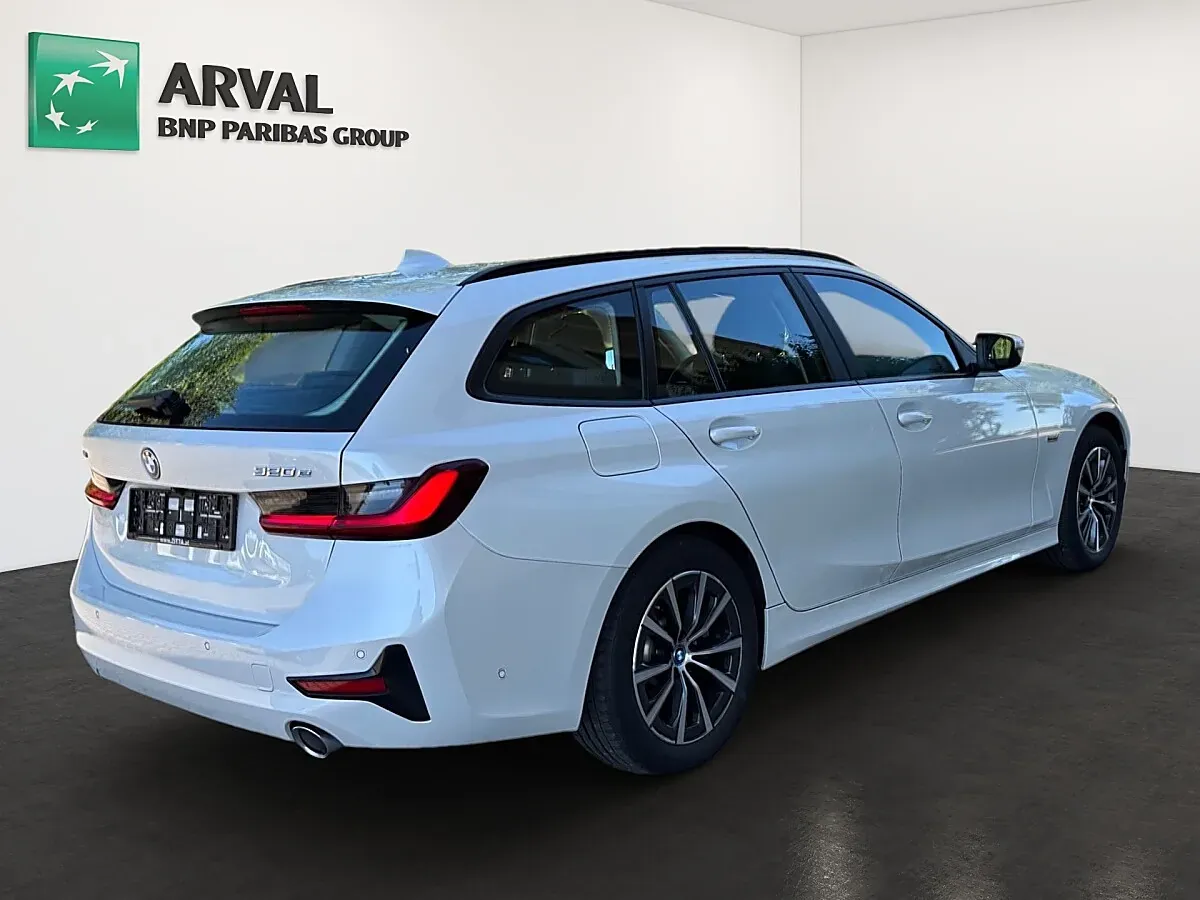 BMW 3 Series 2022 photo 3