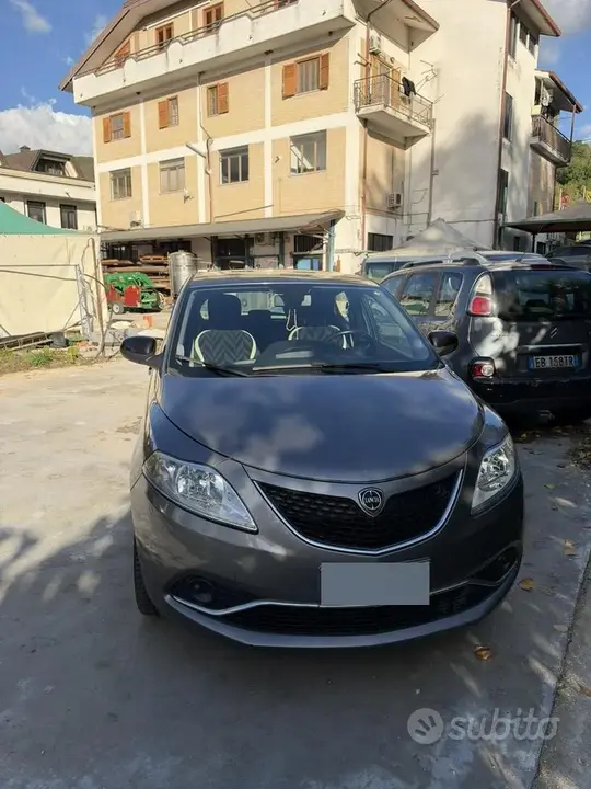 Lancia Ypsilon
