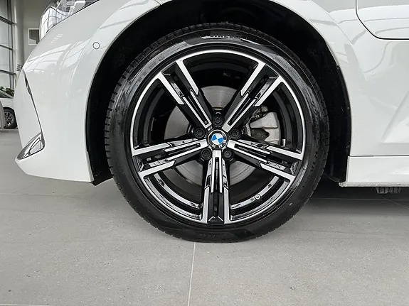BMW 330E 2025 photo 4