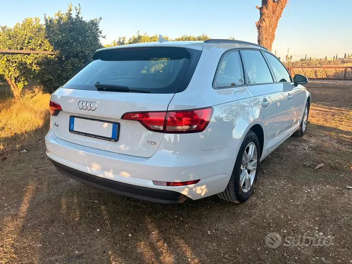 Audi A4 2018 photo 4