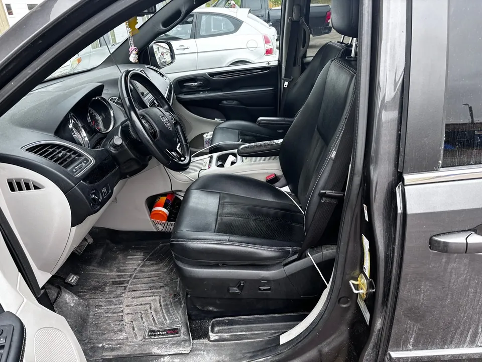 Dodge Grand Caravan 2017 photo 2