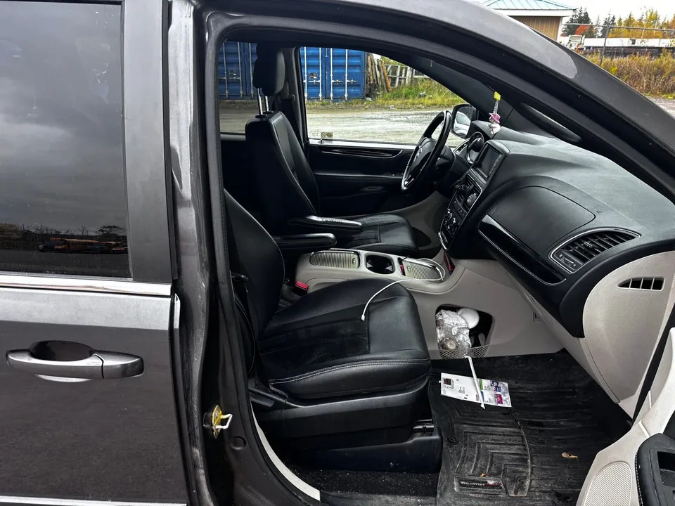 Dodge Grand Caravan 2017 photo 3