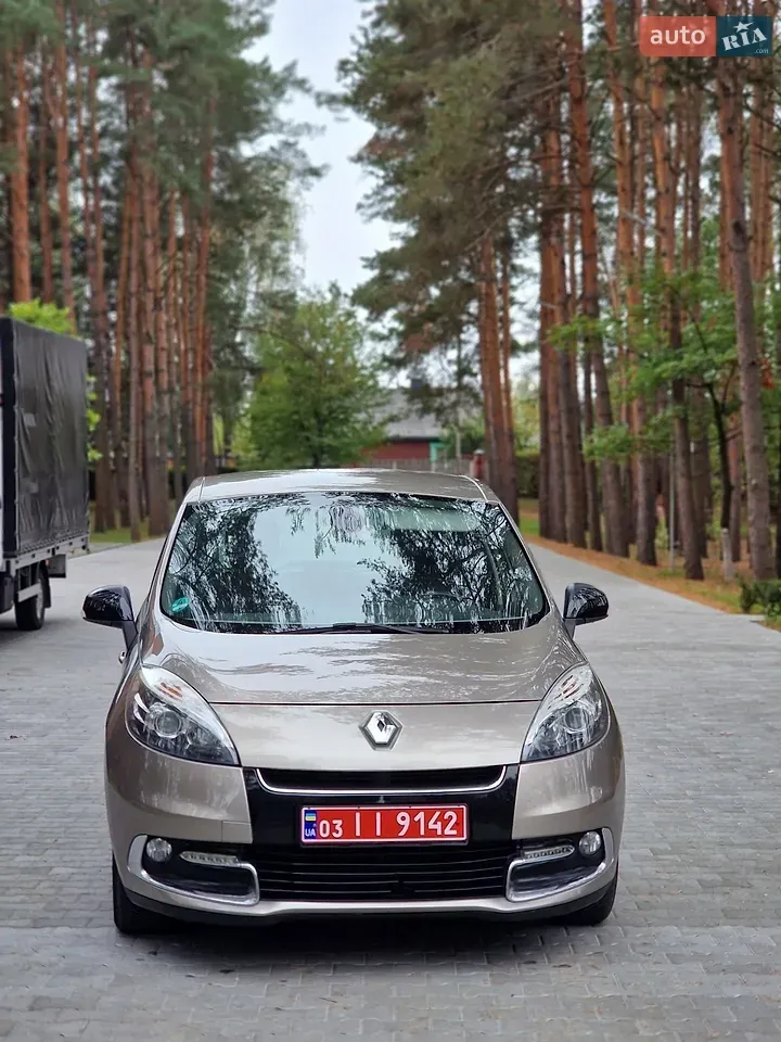 Renault Scenic 2012 photo 4