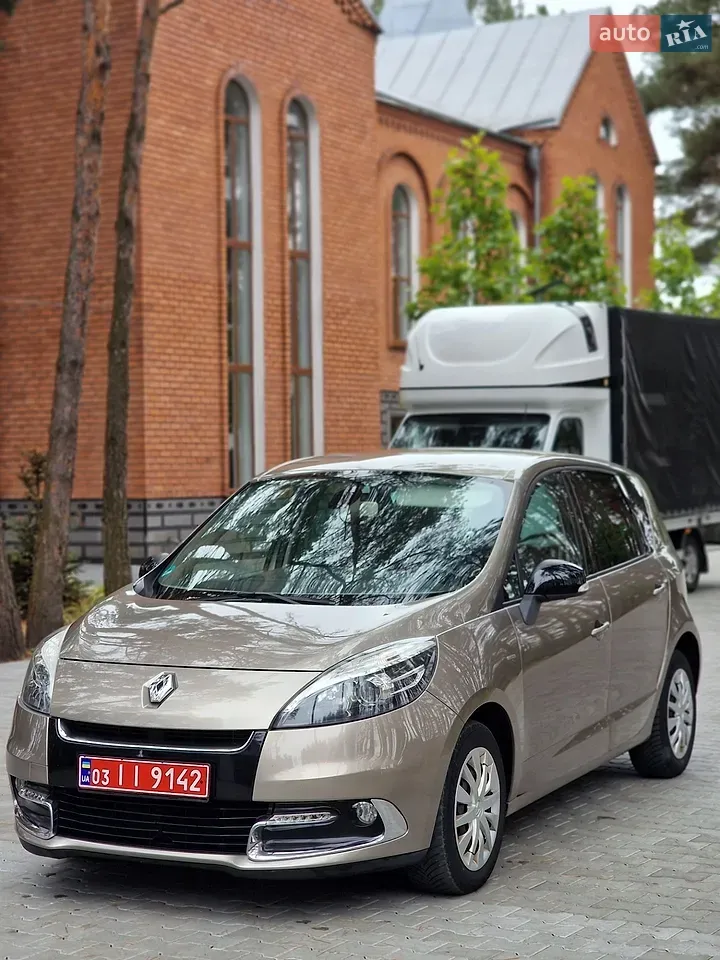 Renault Scenic 2012 photo 2